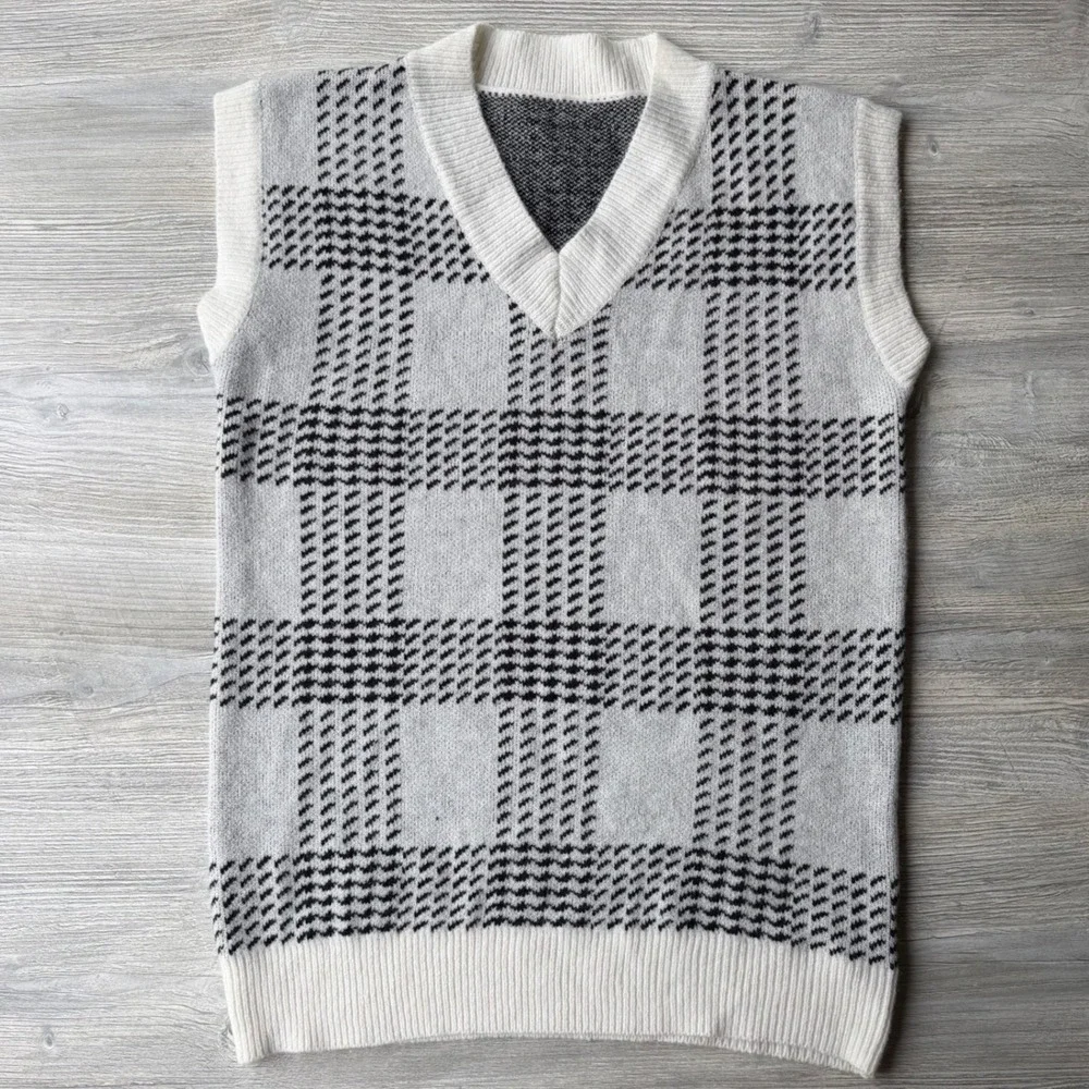 Vintage Plaid Sweater Vest Mens Large White Black V-Neck Knit Academia Preppy